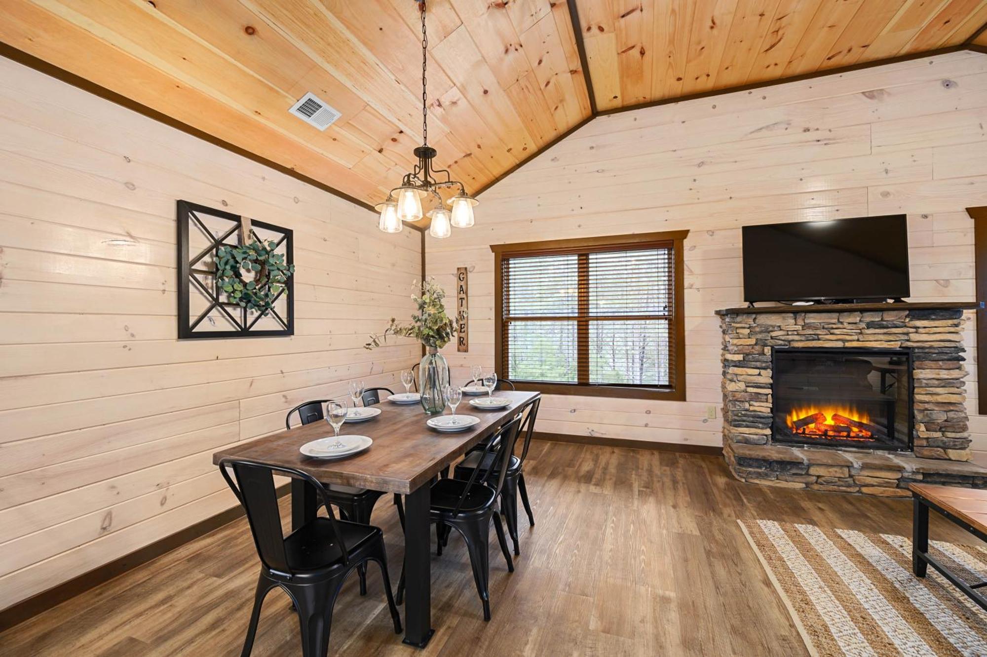 Luxury 3-Br Cabin Minutes From Parkway With Game Room And Hot Tub Pigeon Forge Exterior foto